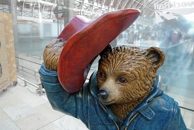 映画『パディントン』シリーズ「見る順番」とあらすじ【対象年齢は?子供が見ても大丈夫?】